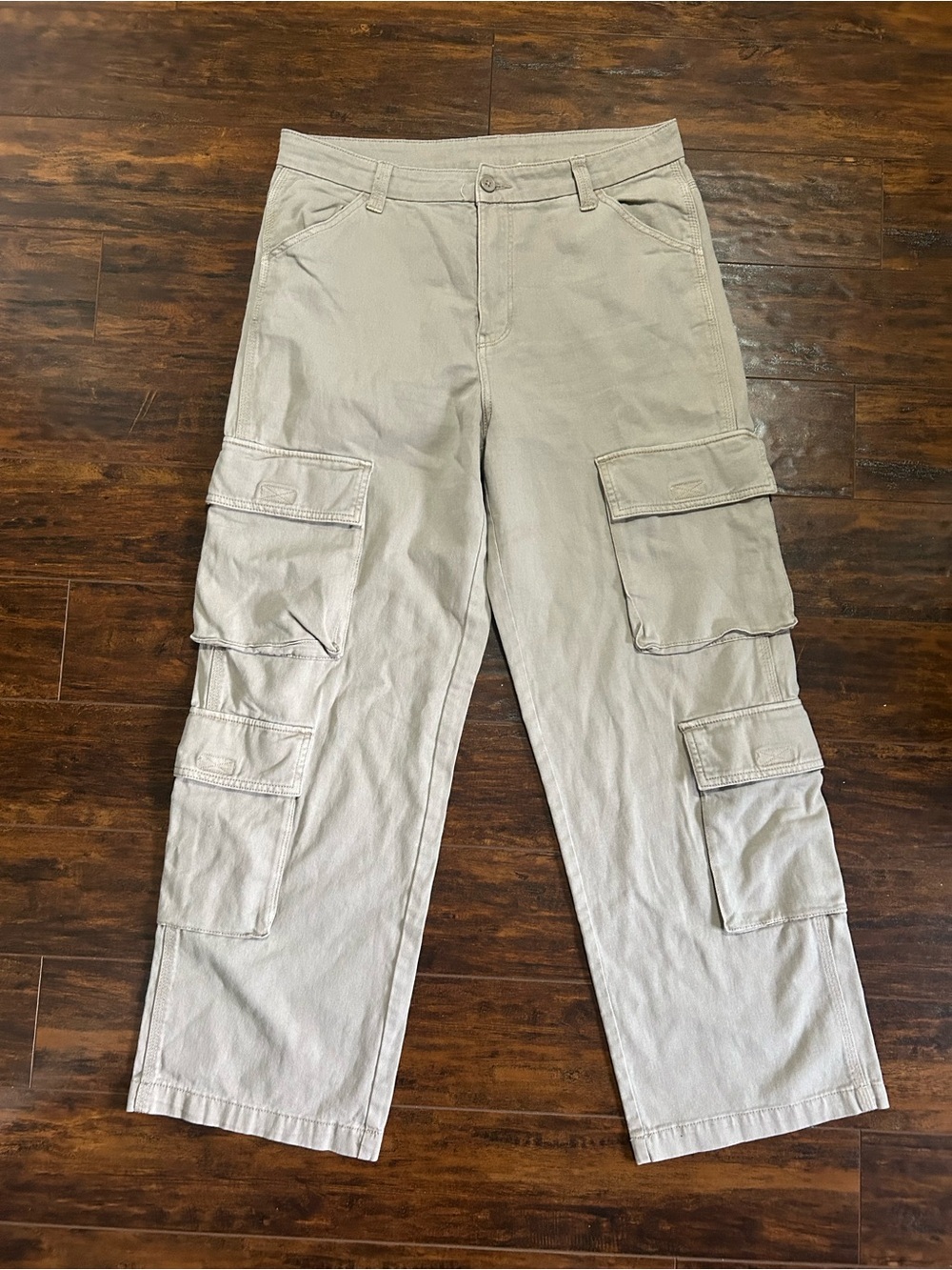 Light Beige Cargo Pants with Multi-Pocket Utility Design